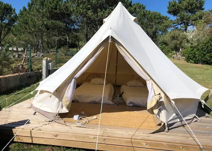& Glamping Muineira 3* オ・グローベ