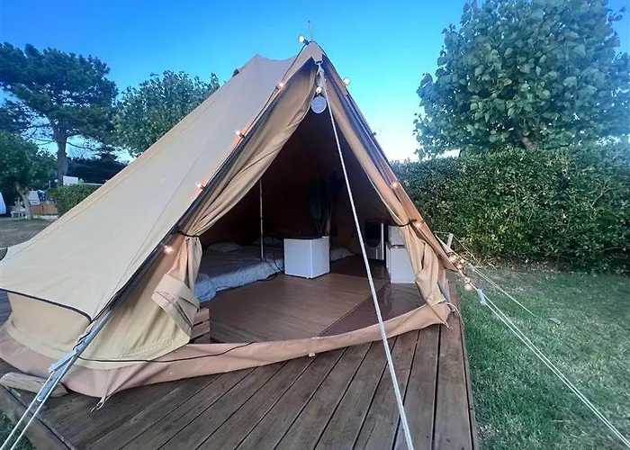& Glamping Muineira