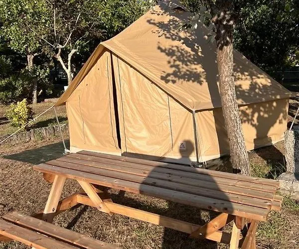 & Glamping Muineira オ・グローベ