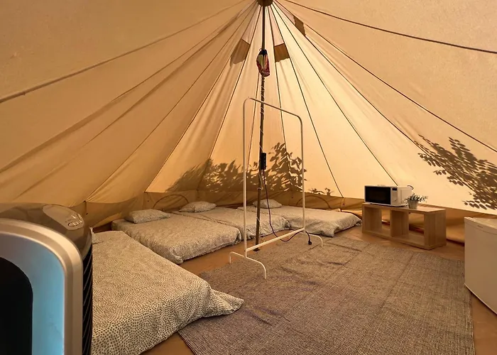 Κάμπινγκ & Glamping Muineira 3*