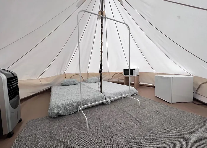 Κάμπινγκ & Glamping Muineira 3*